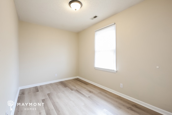 Building Photo - 602 Creek Dr