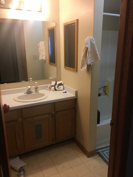 Full Bathroom attached to Master bedroom - 4748 S 124th St