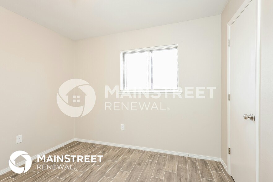 Building Photo - 2504 Yorkshire Ave