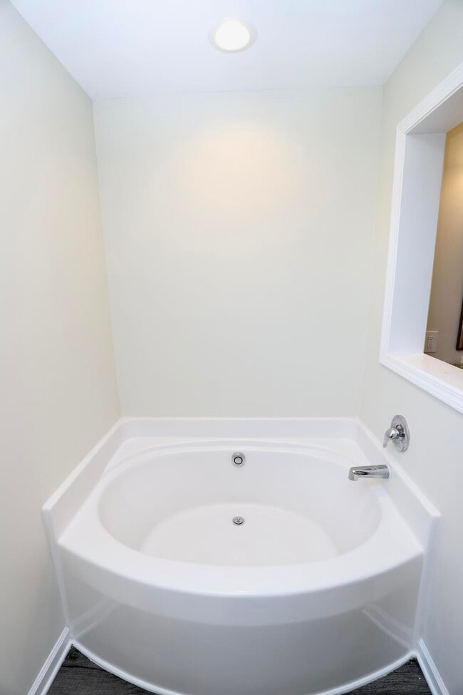 Building Photo - 17 Carriagebrook Cir