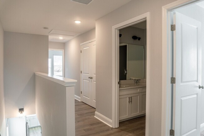 Building Photo - 1418 Landon Hills Dr