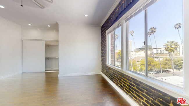 Building Photo - 738 New Hampshire Ave