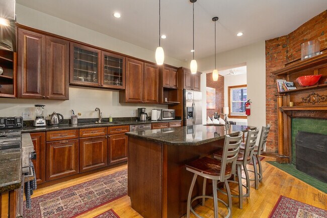 Building Photo - 2633 Adams Mill Rd NW