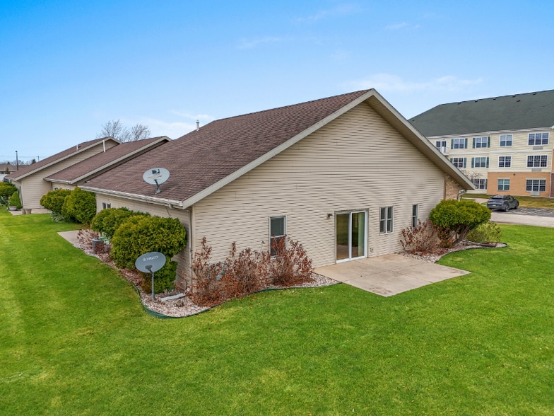 Building Photo - 2700 Saffron Pl
