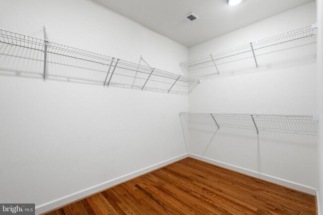 Building Photo - 1515 Regent Manor Ct