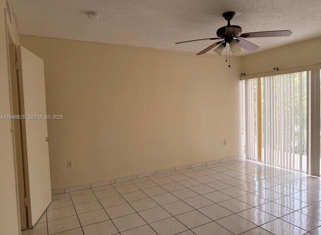 Building Photo - 1900 W 54th St