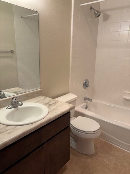 Building Photo - 2740 Park Ave