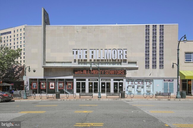 Building Photo - 210 E Hamilton Ave