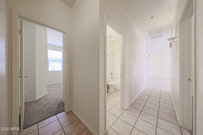 Building Photo - 16925 W Nottingham Way