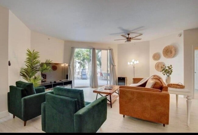 Building Photo - 802 W Windward Way