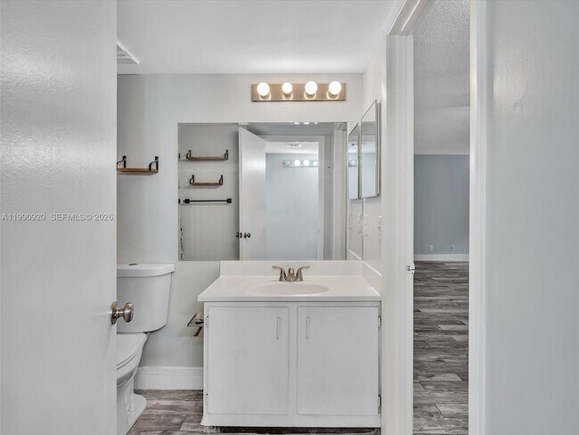 Building Photo - 9777 Westview Dr