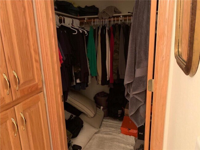 Building Photo - 1021 6th Ave NE