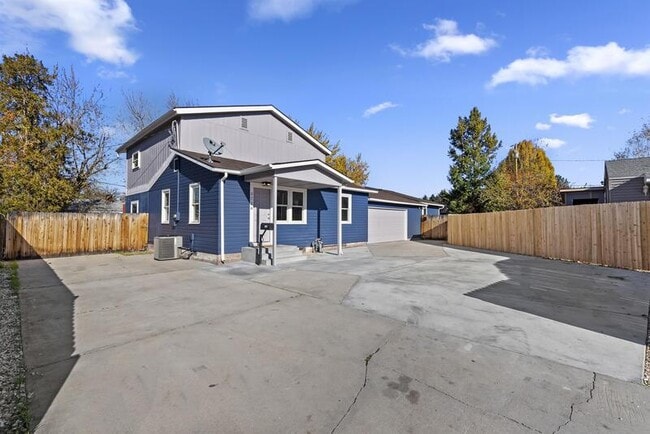 Building Photo - 3718 Custer Dr