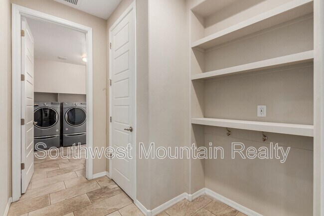 Building Photo - 2753 S 85th Way