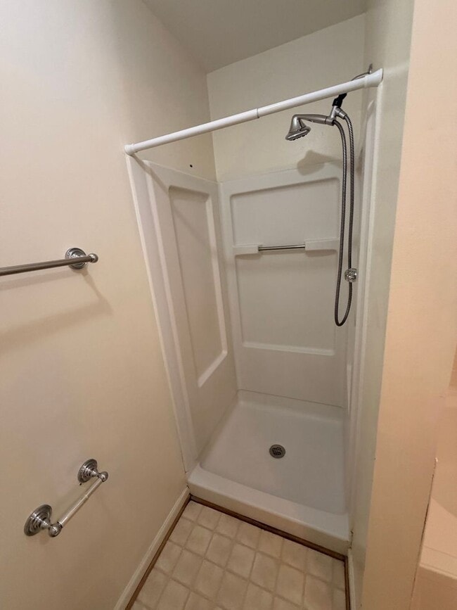 Building Photo - 606 Windbrook Cir