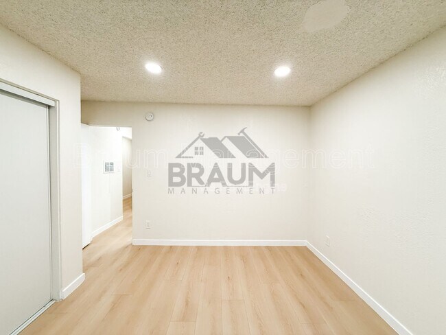 Building Photo - 4636 Laurel Canyon Blvd