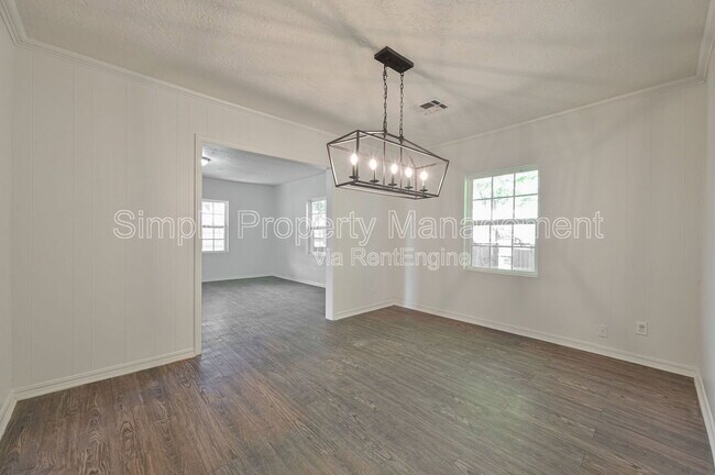 Building Photo - 713 SW 25th St