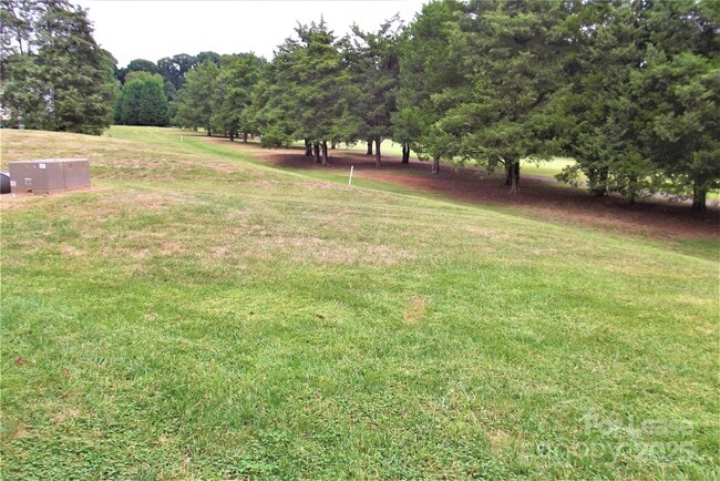 Building Photo - 8236 Golf Ridge Dr