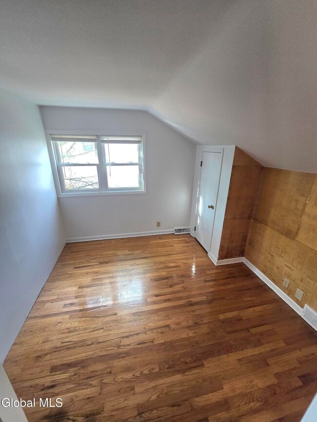 Building Photo - 19 Commodore St