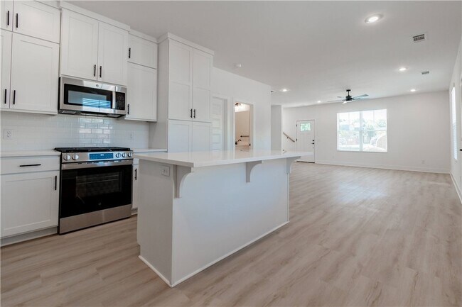 Building Photo - 1664 N Leverett Ave