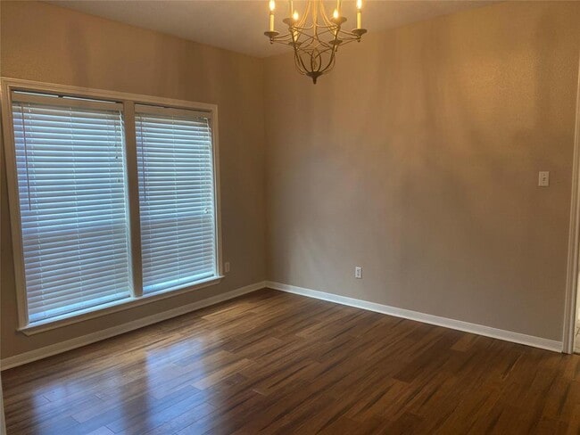 Building Photo - 104 Sumac St