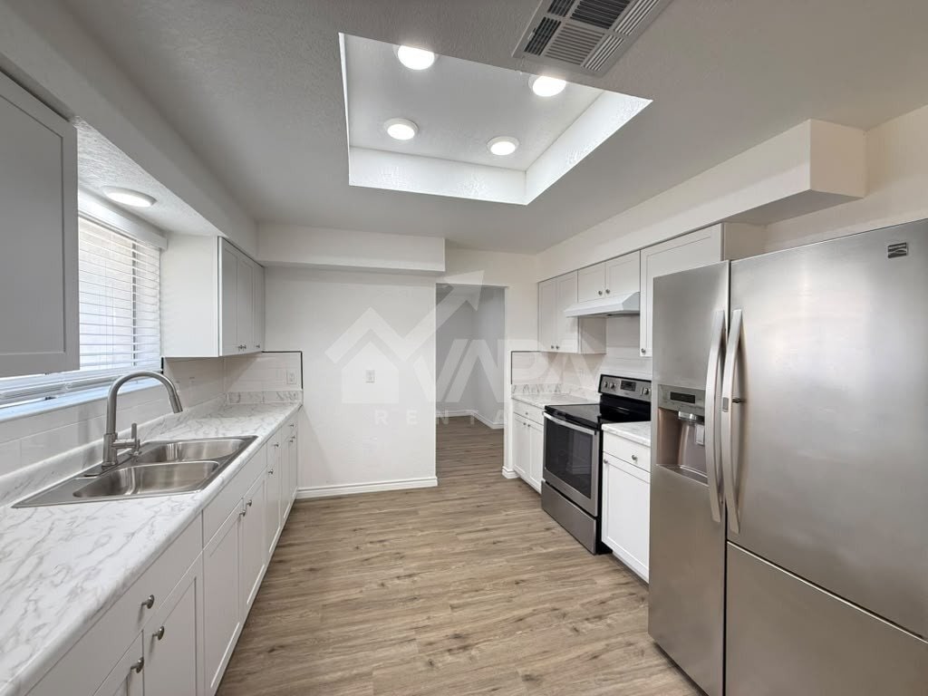Building Photo - 209 High Oak