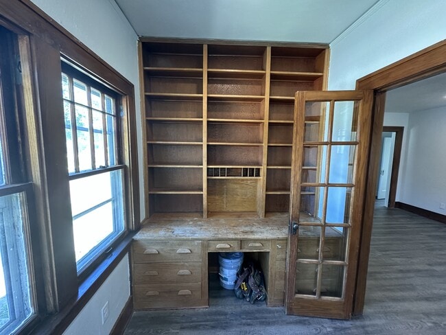 Building Photo - 726 W 26th St