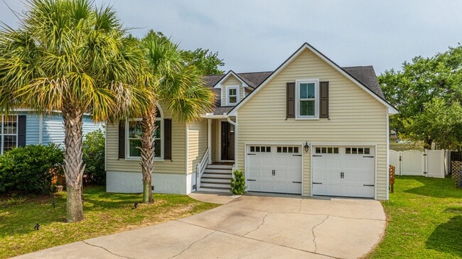 Building Photo - Gorgeous 4 BR/2BA Marshfront Home With Cre...