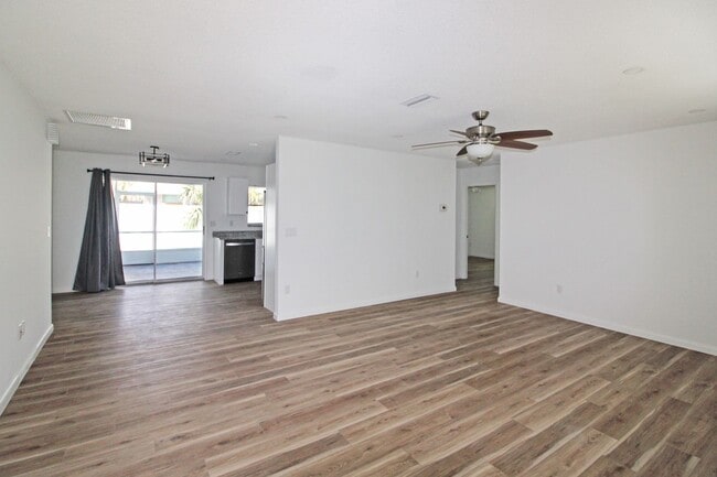 Building Photo - Venice East Annual Home for Rent