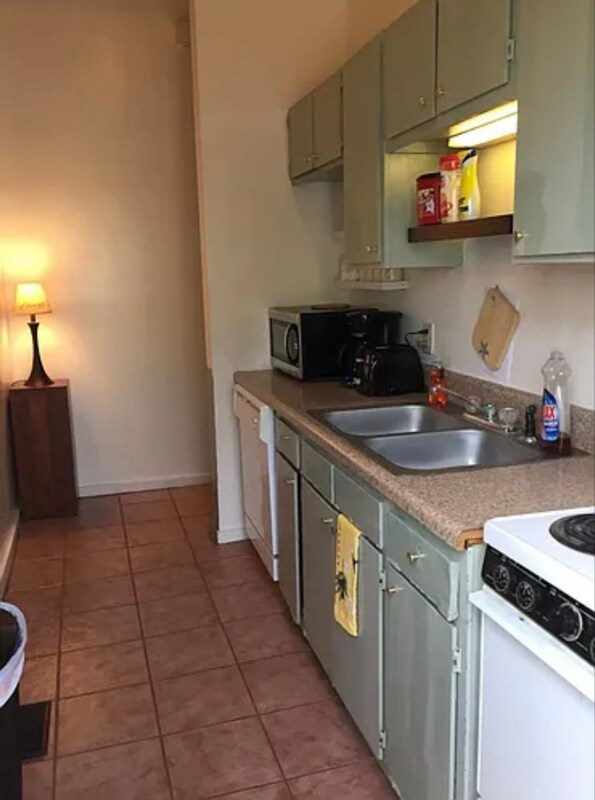 Building Photo - 320 W Hall St