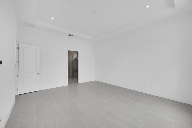 Building Photo - 13917 Vivant Dr