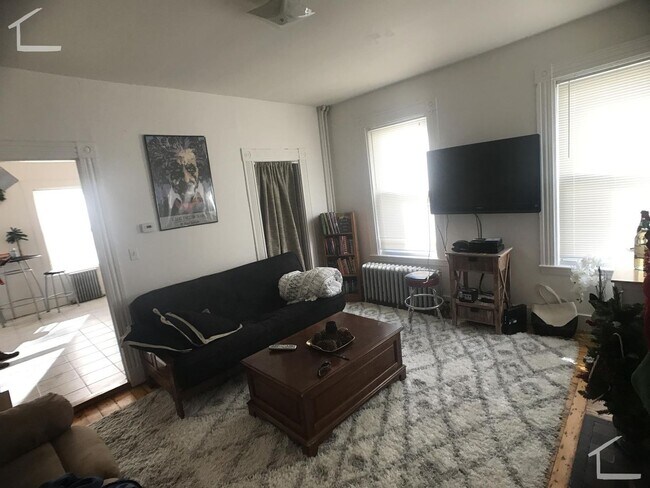 Building Photo - Spacious 1 Bed Close to BU-Close to T and Bus