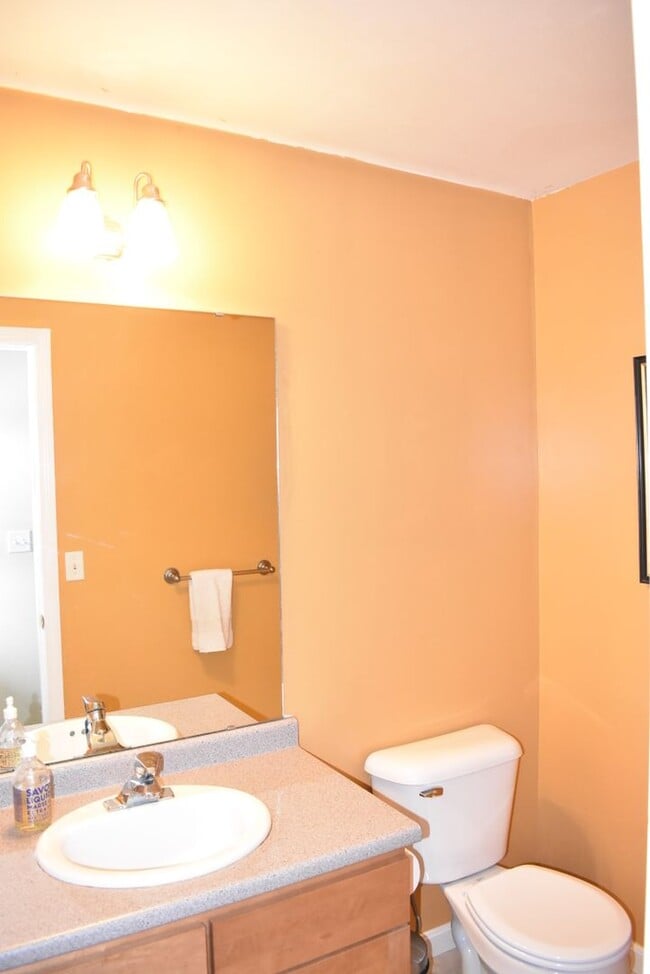 Building Photo - 4 Bed, 2.5 Bath House