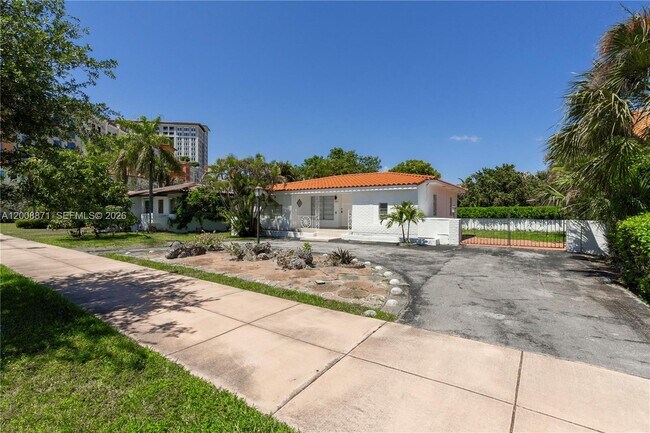 Building Photo - 3021 Coconut Grove Dr