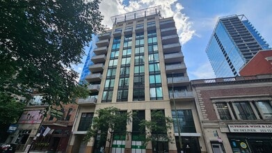 Building Photo - 744 N Clark St