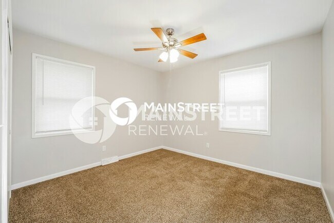 Building Photo - 3 Bedroom Pet-Friendly Home in Grandview, ...