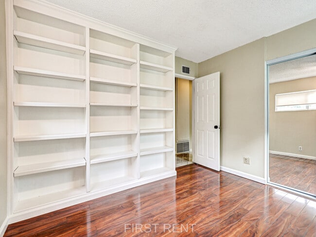 Building Photo - 13132 Laburnum Dr