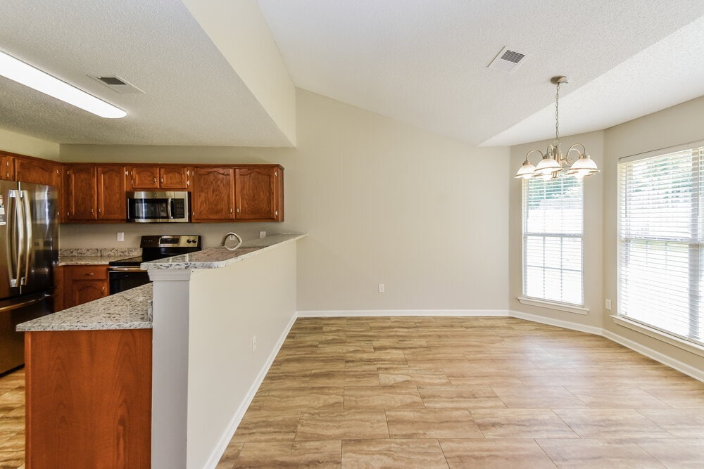 Building Photo - 13273 Sandbourne S