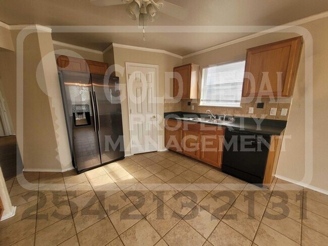 Building Photo - Charming 4-Bed, 2-Bath now available for r...