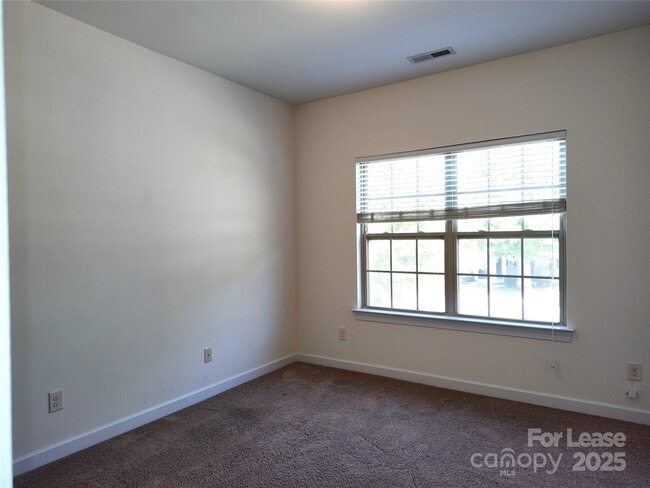 Building Photo - 14616 Juventus St