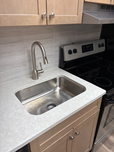 Building Photo - 5832 Phillips Ave