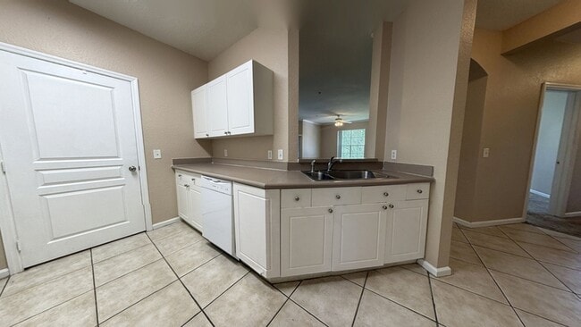 Building Photo - 9301 Crescent Loop Cir