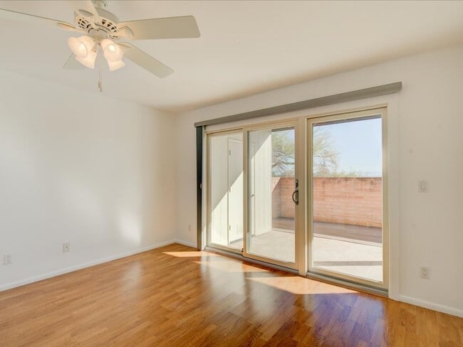 Building Photo - 5526 N Arroyo Grande Dr