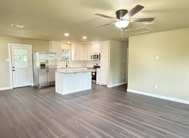 Building Photo - "Charming 2-Bed, 1-Bath Retreat in Lott, TX – 1100 Sq Ft of Cozy Living!"