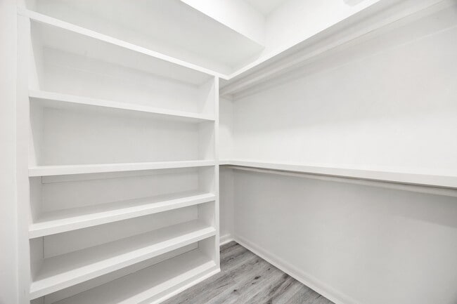 Building Photo - 6527 Rippling Hollow Dr