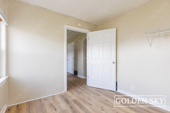 Building Photo - 4613 S Madison St