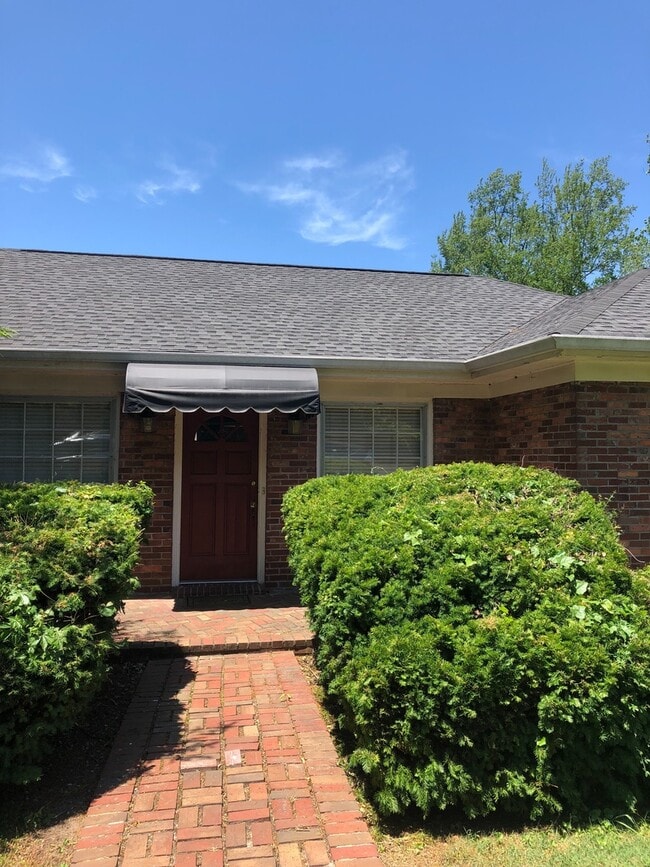 Primary Photo - 2819 White Oak Dr