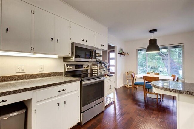 Building Photo - 7807 Lazy Ln