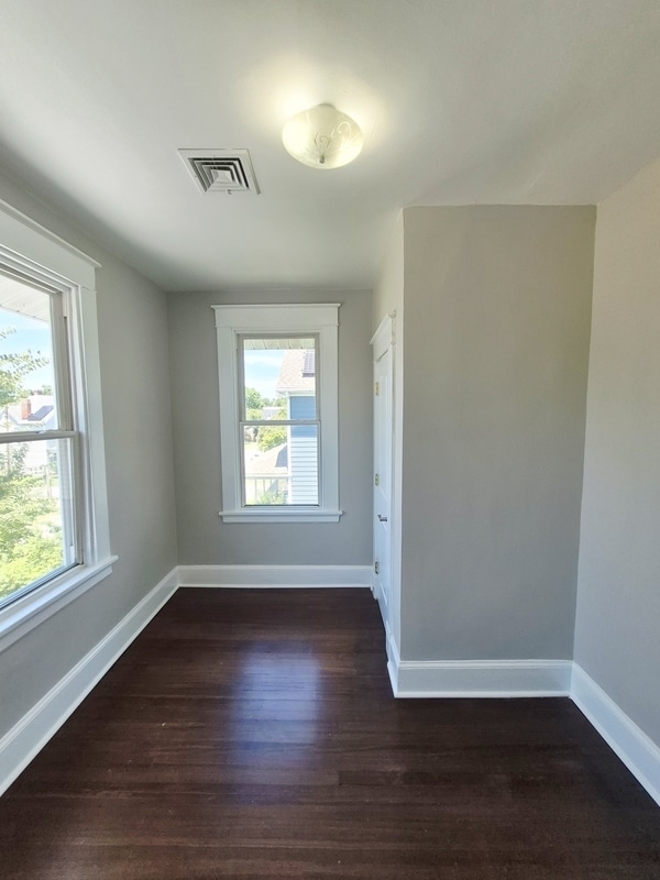 Building Photo - 2113 Barton Ave