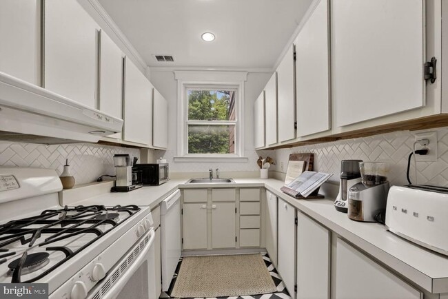 Building Photo - 1605 44th St NW